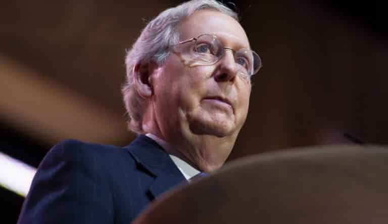 Политика: Митч МакКоннелл опять заблокировал в Сенате попытку опубликовать Доклад Мюллера