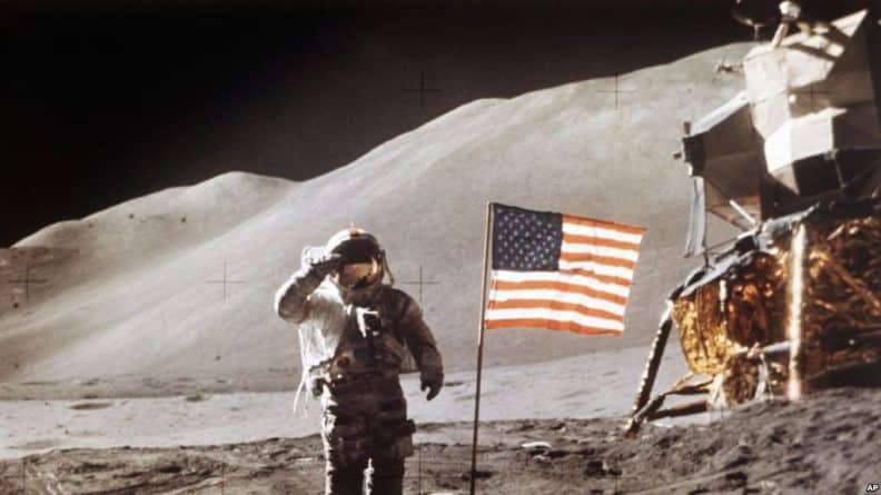 Политика: Власти США заявили о намерении высадить астронавтов на Луну в 2024 году