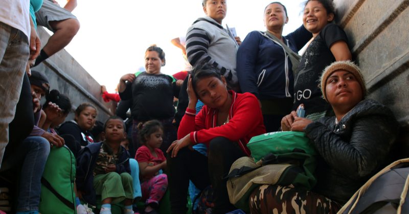 Политика: Более 1,2 тыс. иммигрантов выдвинулись из южной части Мексики в сторону границы США