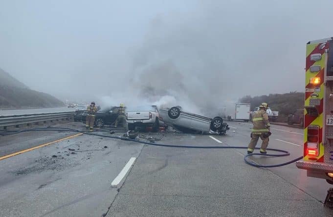Происшествия: На шоссе в Калифорнии произошли крупные аварии с участием около 50 машин