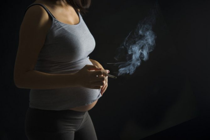 Здоровье: Ученые заявили, что курение во время беременности значительно повышает риск внезапной смерти младенца