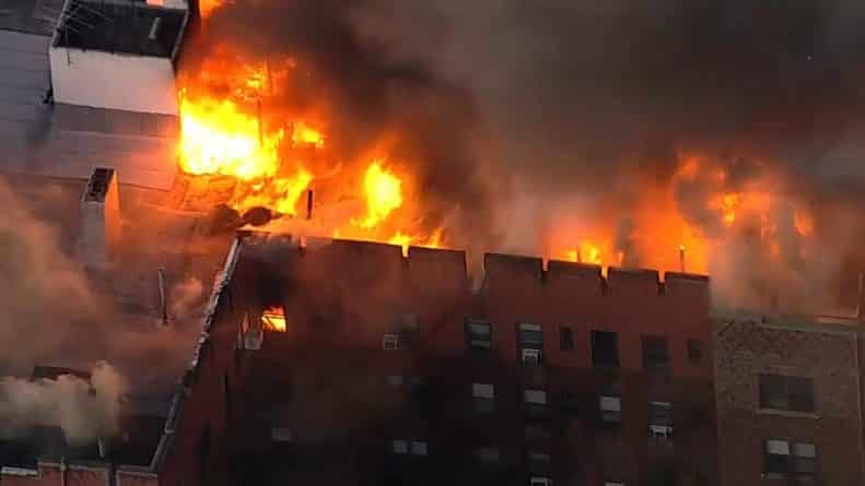Происшествия: «Что нам теперь делать?»: жильцы и свидетели вспоминают хаос и ужас во время бушующего пожара в Нью-Йорке
