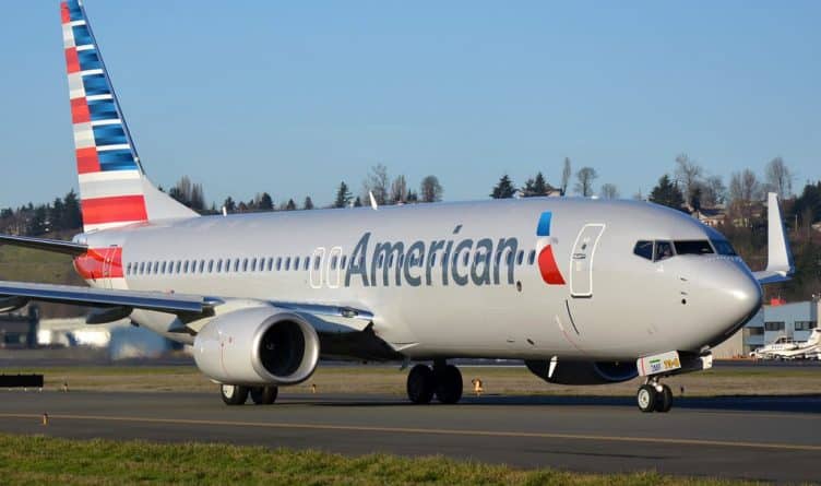 Путешествия: 13 пассажиров American Airlines были госпитализированы из-за загадочной болезни