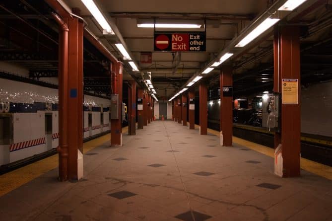 Происшествия: Несчастный случай или суицид? В NYPD выясняют причину гибели женщины в метро