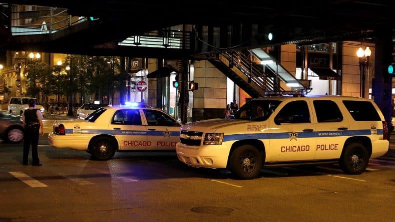 Происшествия: Угон века в Чикаго. Полиция ищет 100 автомобилей, похищенных в среду у службы проката