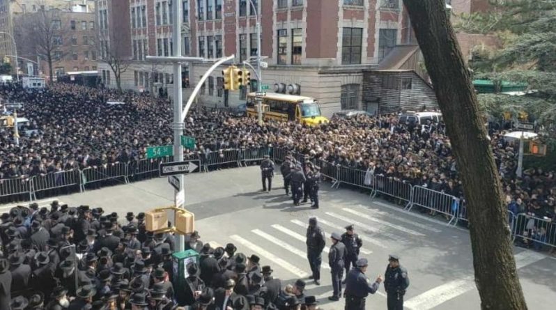 Локальные новости: Десятки тысяч людей вышли на похороны раввина Исроэля Аврохома в Бруклине