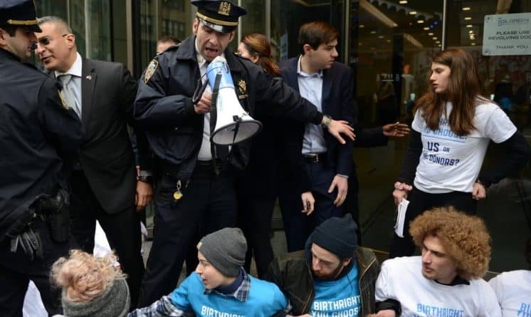Локальные новости: В центре Нью-Йорка арестовали еврейских активистов, выступающих против организации «Таглит», которая предоставляет бесплатные туры в Израиль