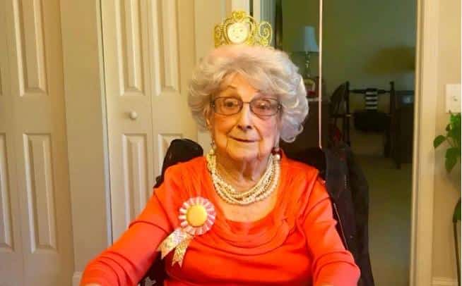 История: 109-летняя жительница Северной Каролины до сих пор продолжает наслаждаться бокалом вина по пятницам