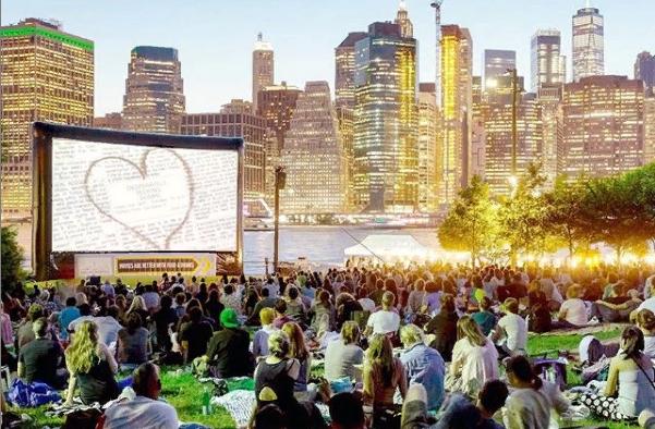 Афиша: Кинотеатр под открытым небом в Brooklyn Bridge Park представил свое расписание на новый летний сезон