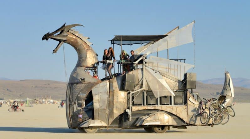 Развлечения: Еще одна стена? Власти хотят окружить Burning Man 10-мильным бетонным барьером