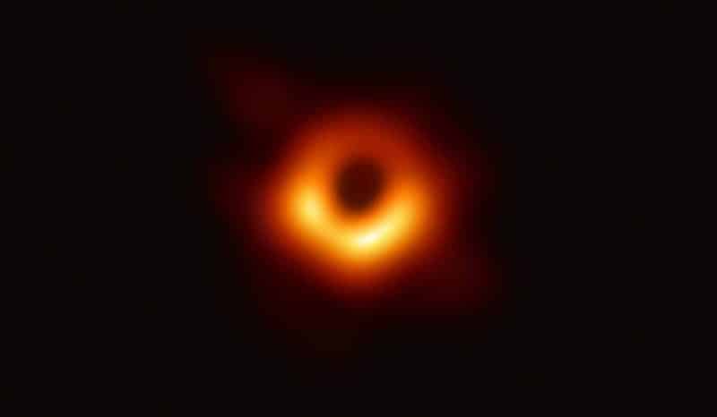 Наука: черная дыра