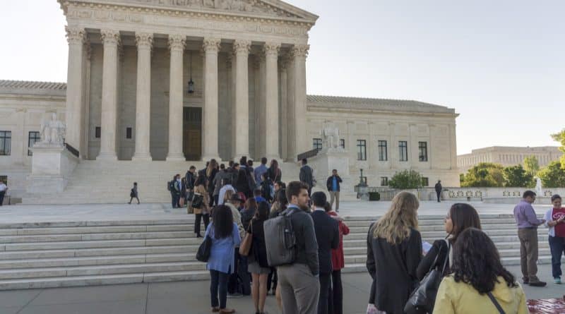 Верховный суд США заслушал прения сторон по делу о гражданстве при переписи населения 29042019 Иммиграция в США: Верховный суд США заслушал прения сторон по делу о гражданстве при переписи населения