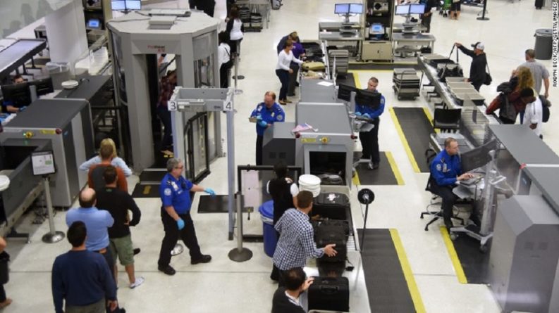 Политика: Чак Шумер попросил выделить $5 млн на модернизацию системы безопасности аэропорта JFK