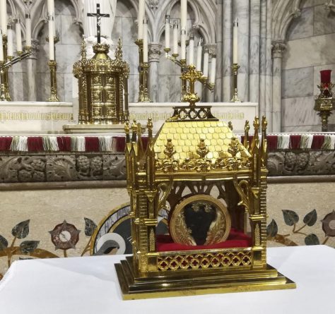 Локальные новости: В Нью-Йорк привезли для поклонения 150-летнее сердце французского священника