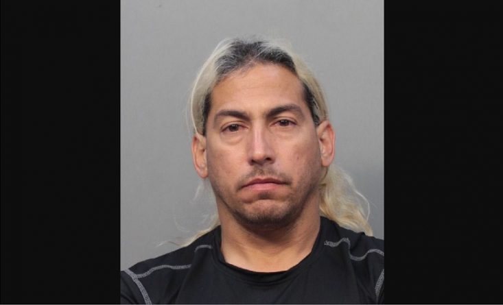 Происшествия: В Южной Флориде водитель Uber попытался заняться сексом со спящей пассажиркой, а затем украл часы и $50