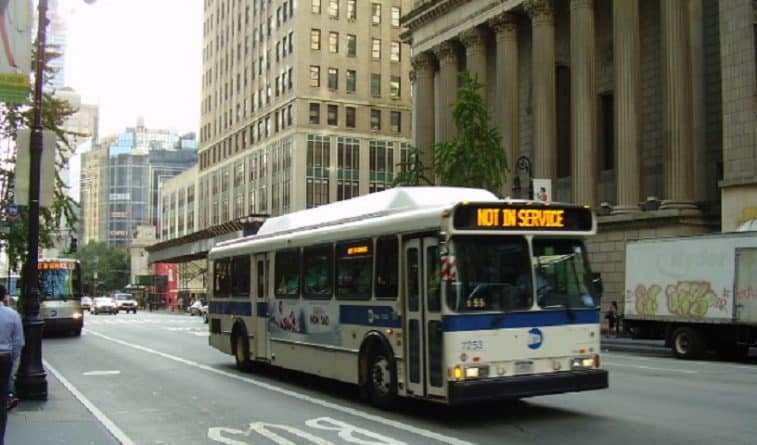 Локальные новости: Полиция разыскивает человека, облившего мочой водителя автобуса MTA