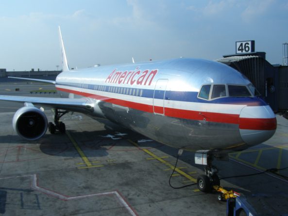 Происшествия: В Нью-Йорке экстренно сел самолет авиакомпании American Airlines