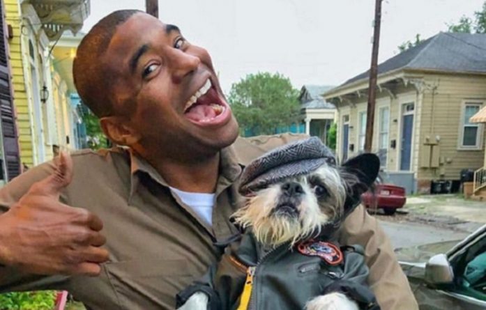Локальные новости: Позитив на работе: водитель UPS фотографируется со всеми собаками, которых встречает во время доставки (фото)