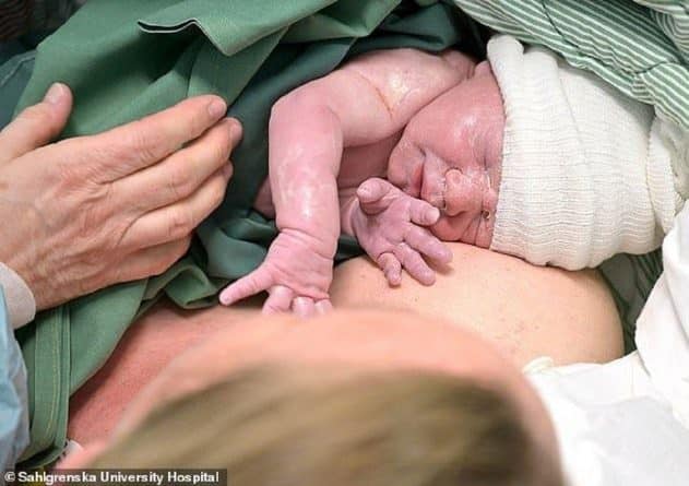 Здоровье: Шведка родила здорового малыша, став первой в мире матерью, которой матку пересадил робот