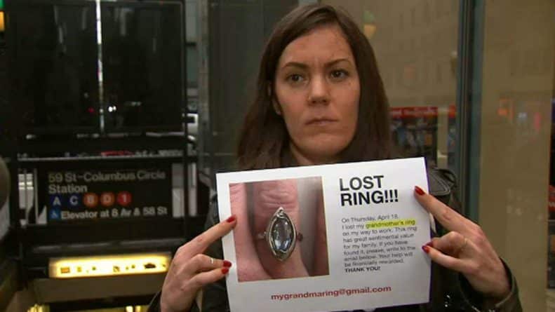 Локальные новости: Женщина развесила в метро объявления о потери «бесценного» кольца