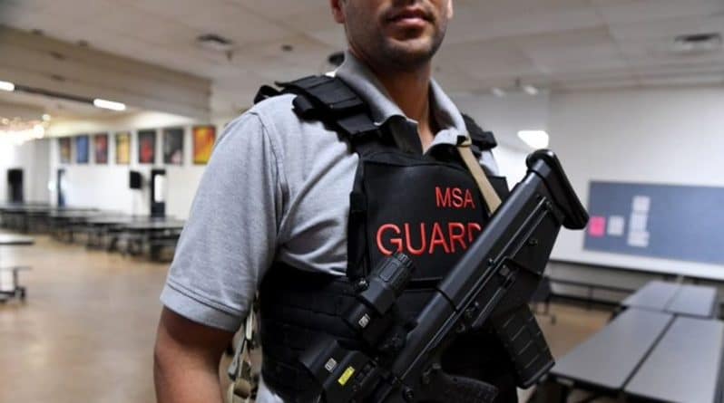 Локальные новости: Учителям Флориды разрешат носить оружие на уроки: Палата представителей штата одобрила спорный законопроект