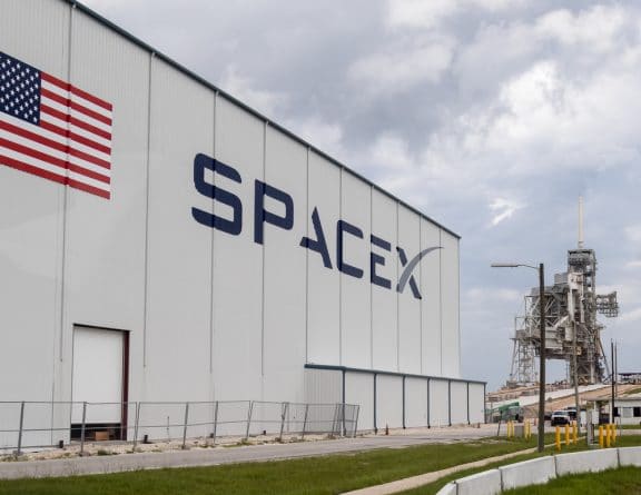 Закон и право: SpaceX вновь подала иск против правительства США, но попросила суд держать детали в тайне