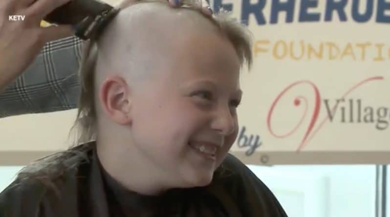 Здоровье: Две 10-летние девочки полностью сбрили длинные локоны, чтобы пожертвовать их на парики для больных детей