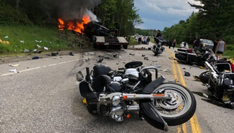 Происшествия: В аварии на шоссе Нью-Гэмпшира погибло 7 мотоциклистов, еще 3 — ранены