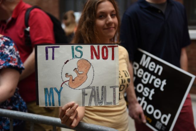 Закон и право: Город в Техасе запретил аборты на своей территории и пообещал стать «убежищем для неродившихся»