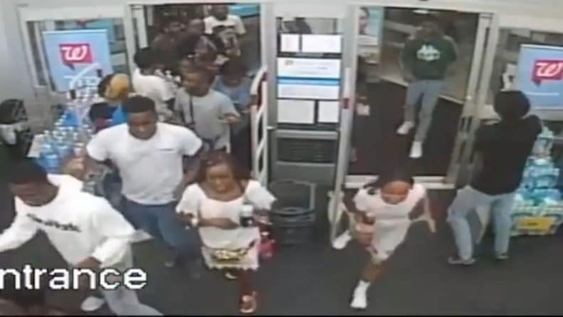 Происшествия: Группа из 60 подростков ограбила магазины и атаковала прохожих в центре Филадельфии