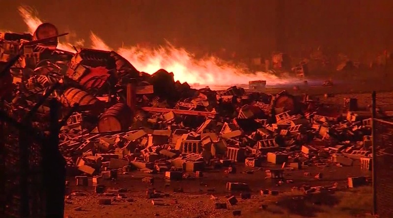 Происшествия: В США загорелся и рухнул склад с виски «Jim Beam»: уничтожено 7 миллионов литров бурбона