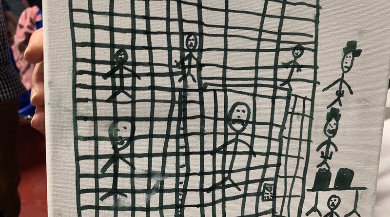 Закон и право: «Как собаки»: дети нелегальных мигрантов нарисовали рисунки, в которых они сидят в клетках