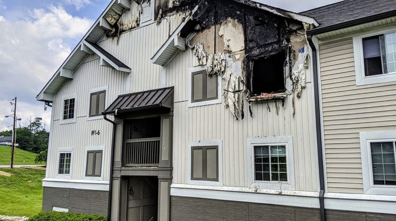 Происшествия: Родители 6 детей развлекались в ночном клубе, когда в их квартире начался пожар. Погиб младенец