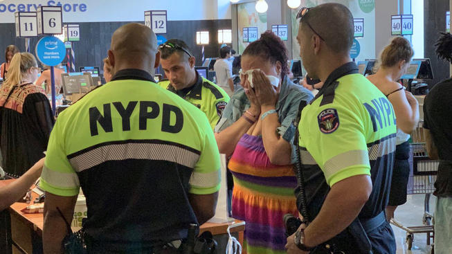 Локальные новости: Полицейские Нью-Йорка вместо того, чтобы арестовать женщину, заплатили за продукты, которые она украла