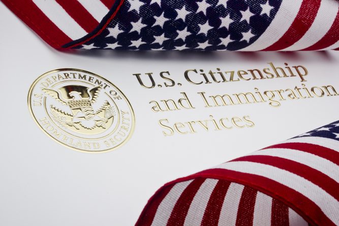 Политика: Администрация Трампа планирует внести изменения в тест на гражданство