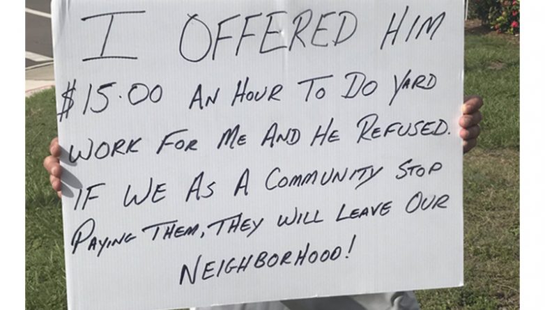 Локальные новости: Бизнесмен предложил бездомному $15 в час за работу во дворе, а тот отказался. Тогда флоридец присоединился к нему со своим плакатом