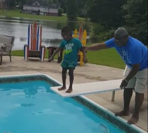 Досуг: Вирусное видео с мальчиком, боявшимся воды, получило продолжение, от которого соцсети пришли в восторг
