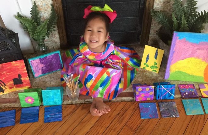 Здоровье: «Самый счастливый ребенок на свете»: 4-летняя девочка из Кентукки родилась без рук — но это не мешает ей создавать чудесные картины
