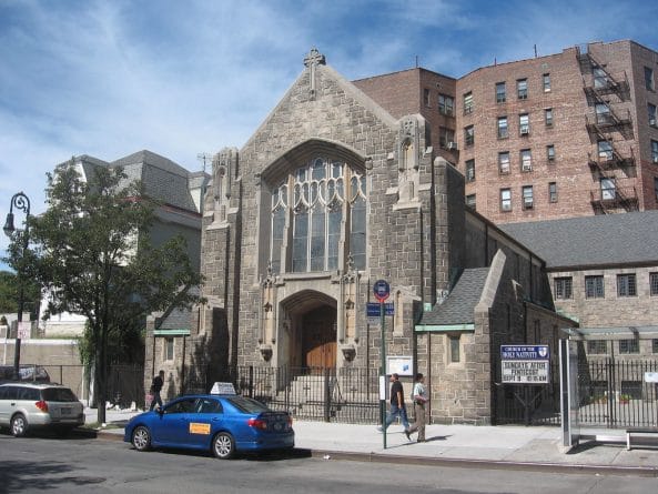 Происшествия: Жителя Нью-Йорка расстреляли возле церкви во время празднования крещения внучек