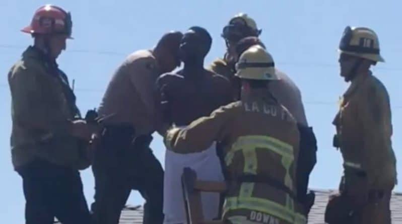 Локальные новости: Видео: «голый грабитель» застрял в дымоходе, убегая от застукавших его владельцев дома