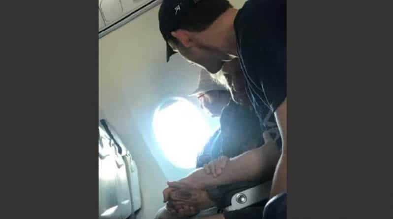 Досуг: Реакция мужчины на испуг старушки-соседки в самолете потрясла пассажиров