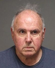 Закон и право: 5 пожилых мужчин и женщину 85 лет арестовали в Коннектикуте за занятия сексом в публичном месте
