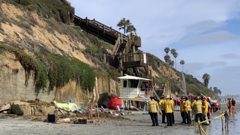 Происшествия: Скала обрушилась на пляж в Калифорнии, похоронив под собой отдыхающих. 3 погибших, как минимум 2 раненых