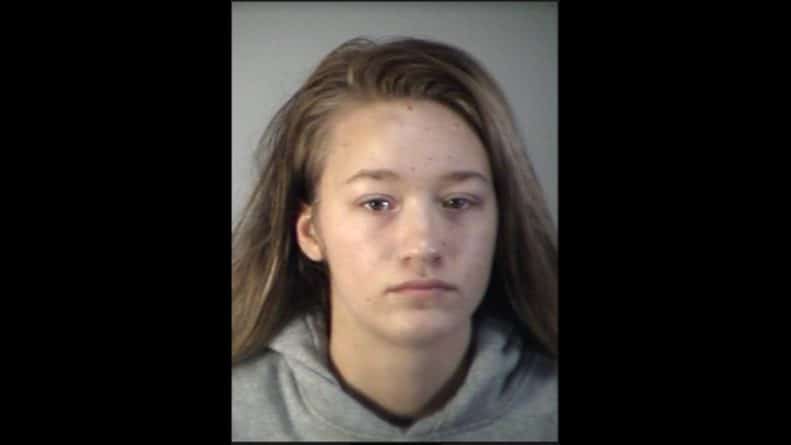 Происшествия: 17-летняя девочка из Флориды украла банковскую карту родителей, чтобы нанять киллера и убить их