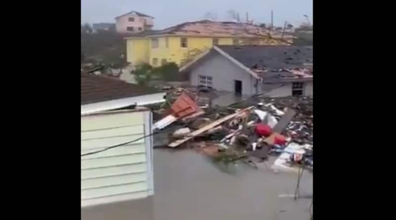Видео: «Молитесь за нас»: показали видео разрушений и наводнения, которые устроил ураган Дориан на Багамах