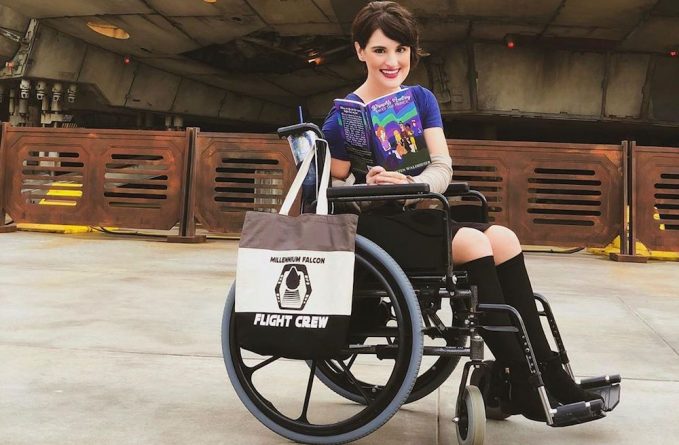 Здоровье: Женщину назвали «мошенницей», когда она встала со своего инвалидного кресла, чтобы сделать фото