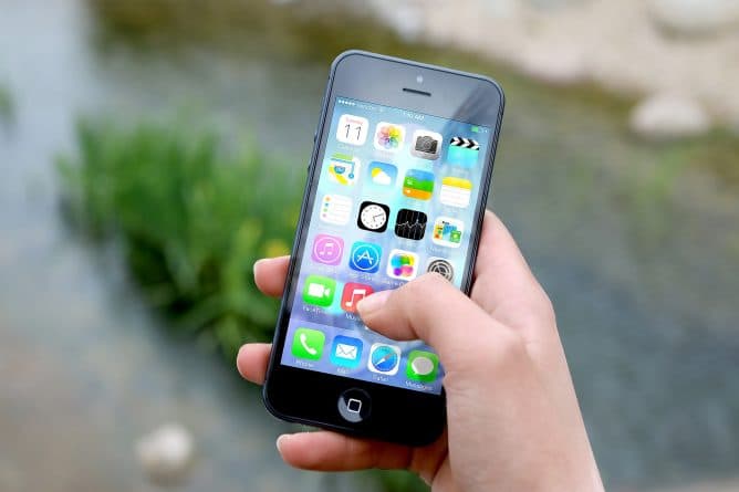 Закон и право: Пользователь iPhone из России подал в суд на Apple, утверждая, что компания подтолкнула его к гомосексуализму