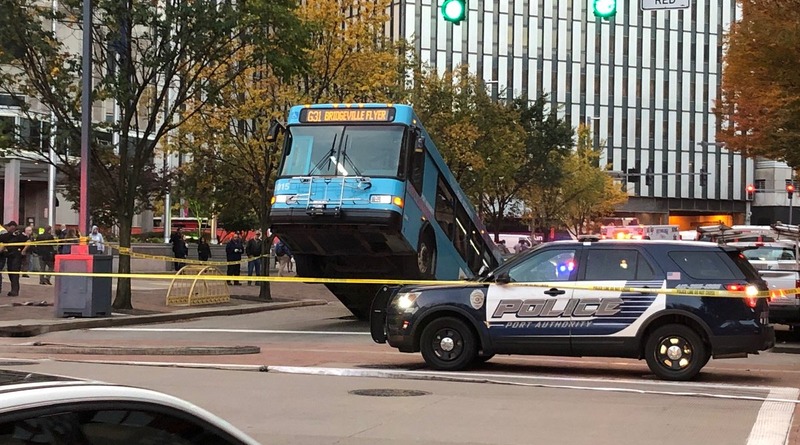 Происшествия: В Питтсбурге открылся огромный провал на улице и «поглотил» пассажирский автобус (фото)