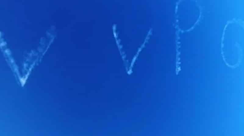 Локальные новости: В небе над Лос-Анджелесом появилось поздравление с Днем Рождения Владимиру Путину