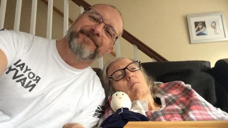 Здоровье: Муж поделился душераздирающими фото, показав, как деменция всего за 3 года «уничтожила его жену»